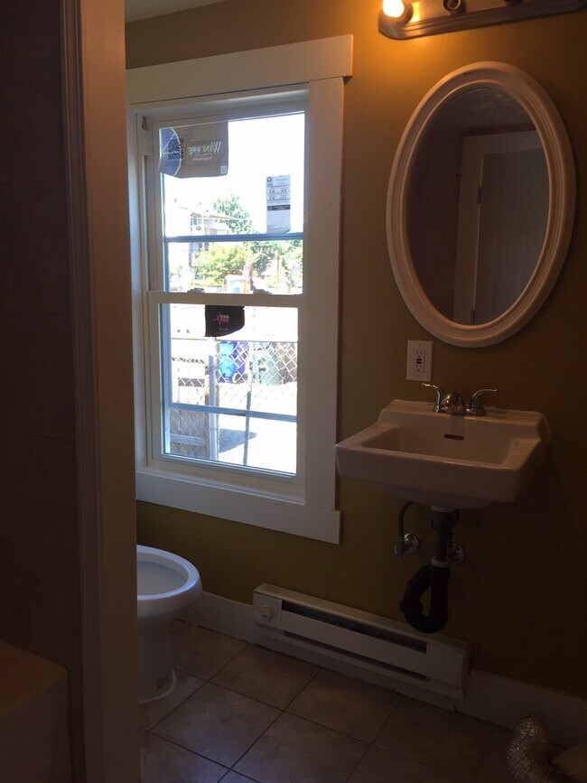 Building Photo - 31 Spruce St