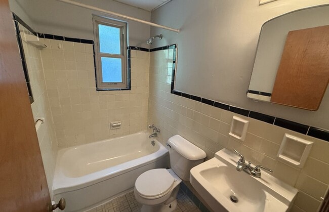 Building Photo - 362 Probasco St