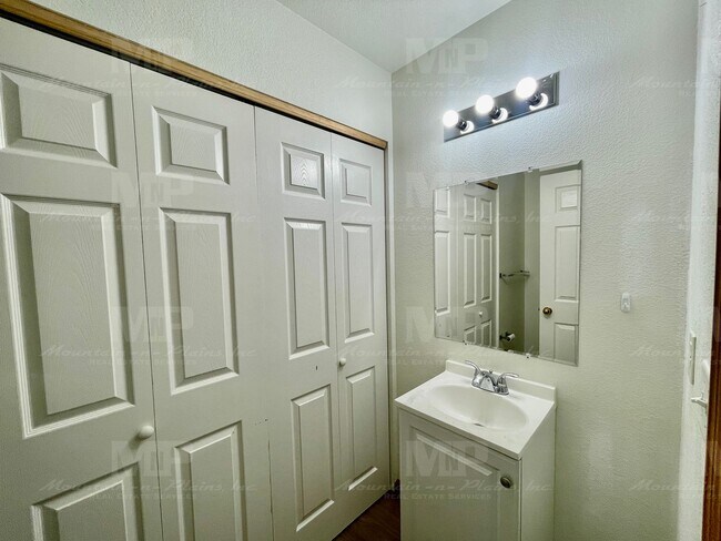 Foto del edificio - 3380 Saratoga St