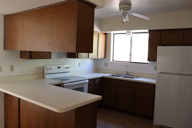 Building Photo - Perfect Blend of Comfort and Convenience!!!