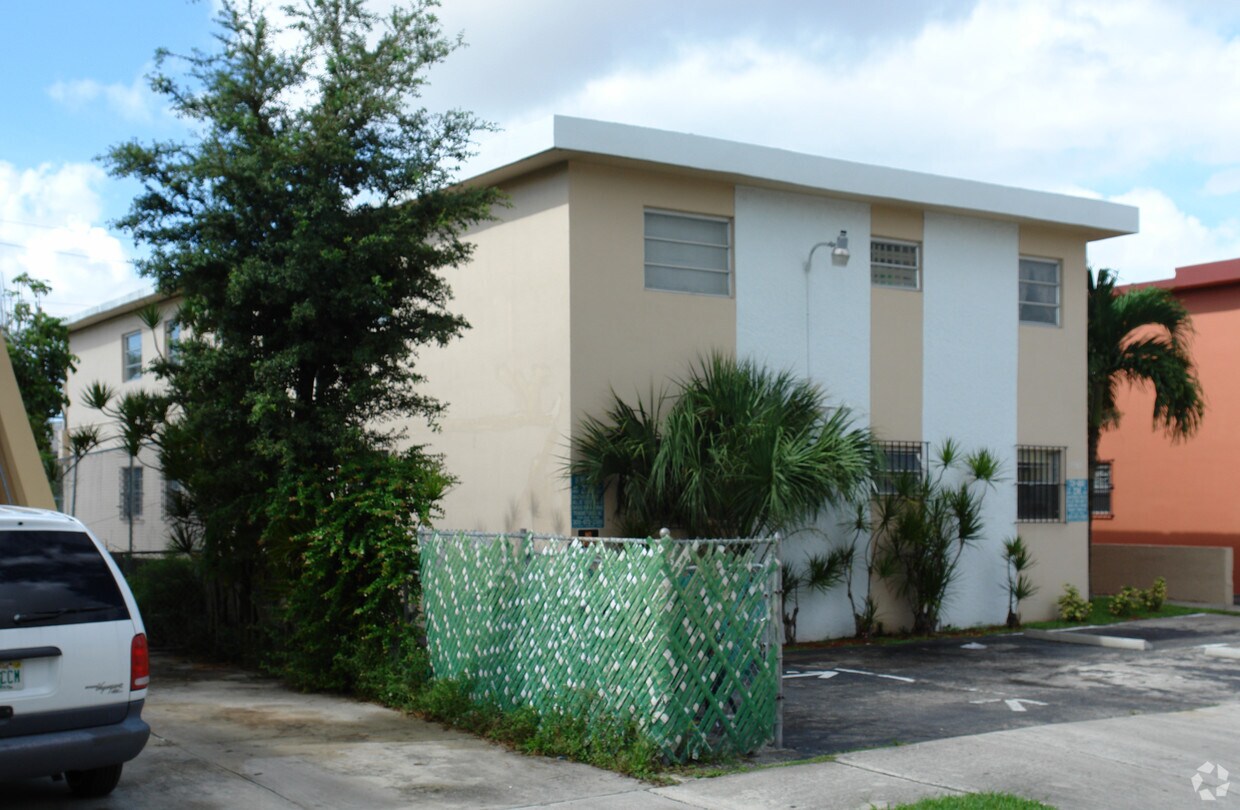 Building Photo - 1980 SW 6TH St