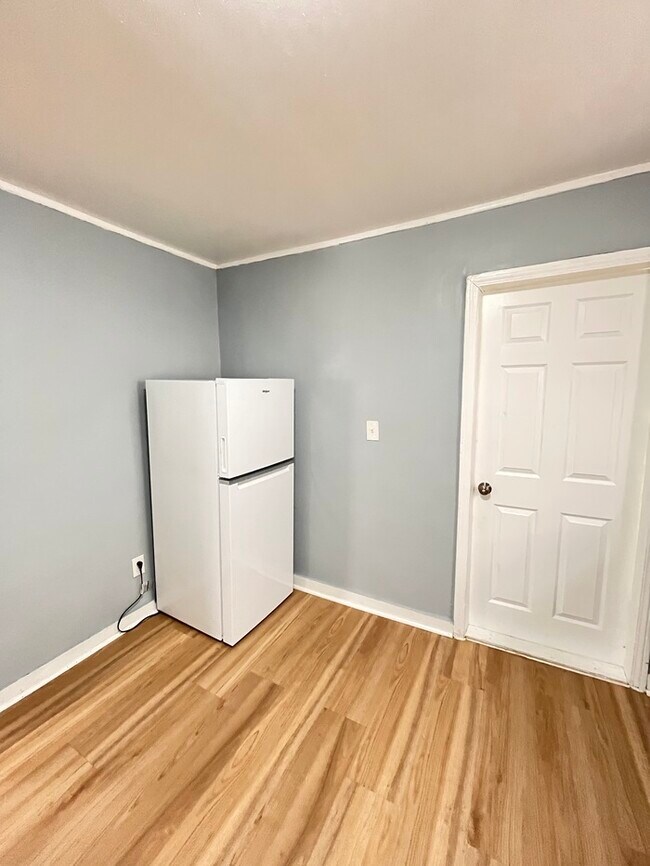 Building Photo - Charming 3-Bedroom Home with Modern Comfor...