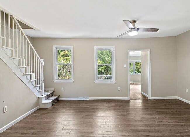 Building Photo - 107 Bayberry Ave