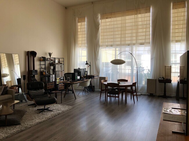 Foto del edificio - Looking for space? Perfect work from home ...