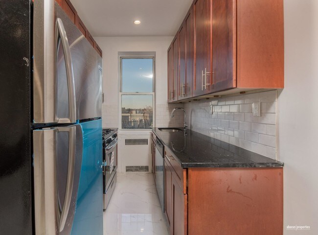 Foto del edificio - 1280 E 12th St