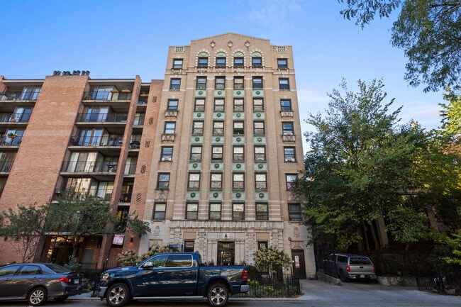 Building Photo - 661 W Sheridan Rd