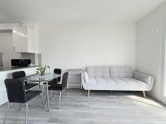 Building Photo - 9689-9140 140 St