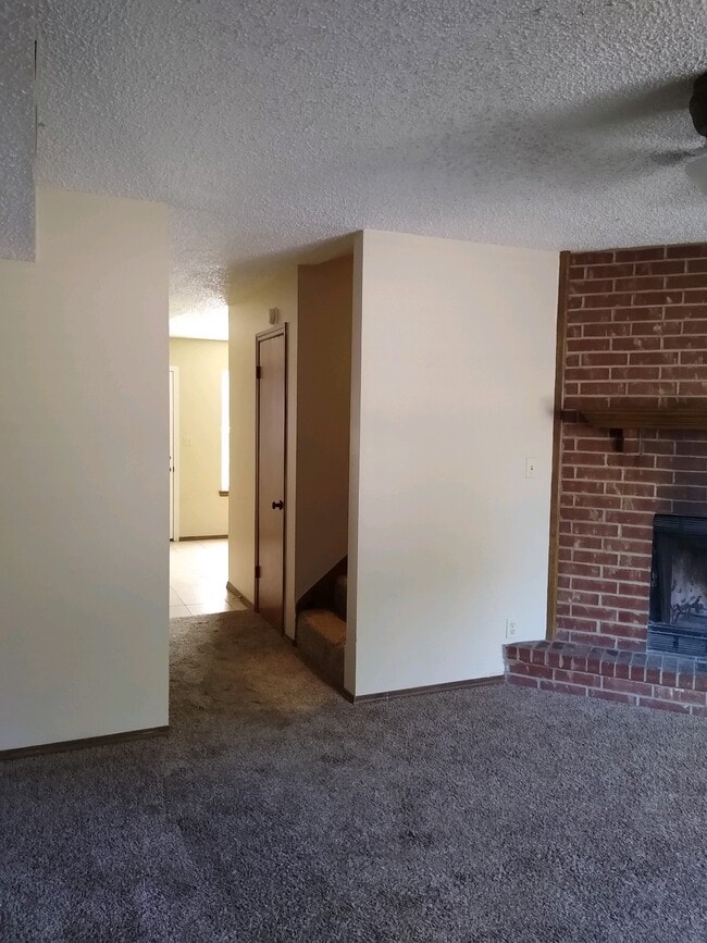 Building Photo - 644 Earthside Dr