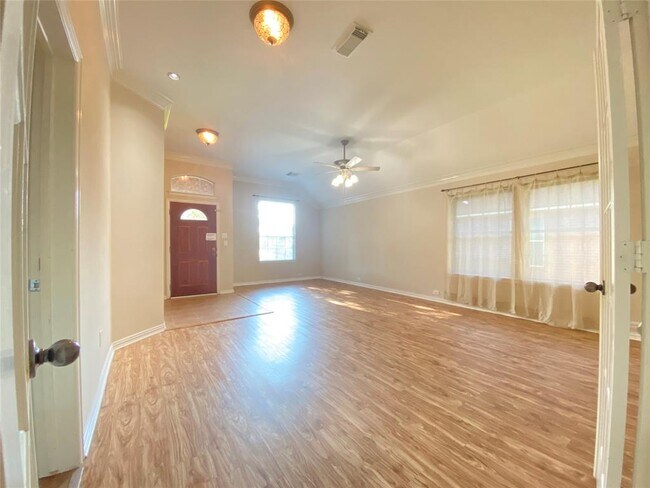 Building Photo - 3046 Keithwood Dr
