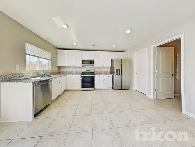 Building Photo - 8956 Wolf River Dr