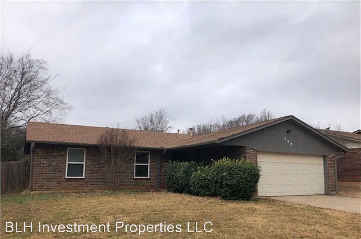 Primary Photo - 4 br, 2 bath House - 709 N Briarwood Dr