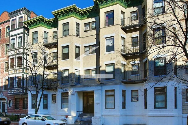 Foto del edificio - 65 Burbank St