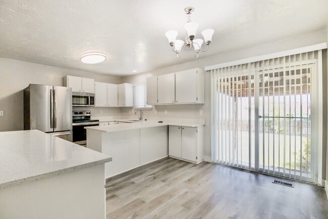Foto del edificio - 8487 McKenzie Ln