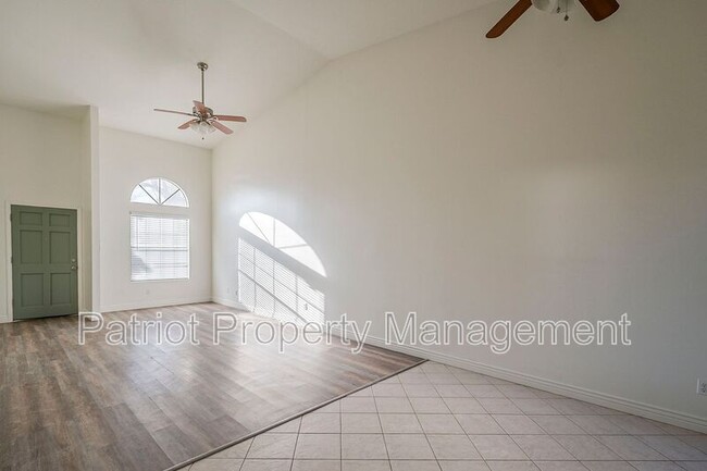 Photo - 1500 N Sunview Pkwy House