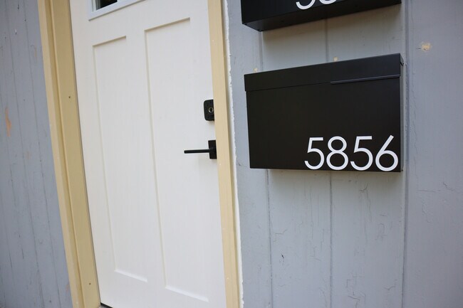 Foto del edificio - 5856 Washburn Ave S