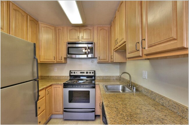 1x1 - Kitchen - Tamarack Apartments
