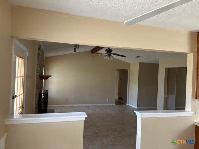 Building Photo - 3313 Sungate Dr