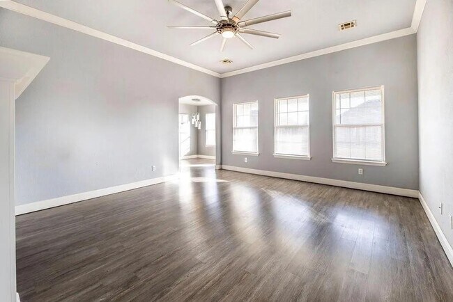Foto del edificio - 561 Redbud St