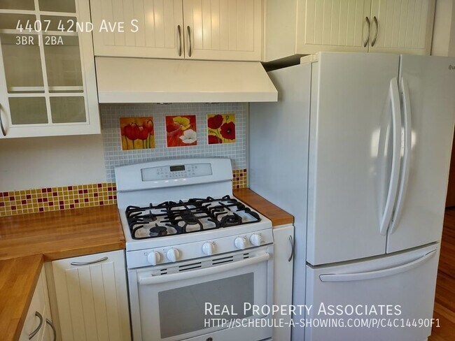 Foto del edificio - 3 Bedroom House in South Seattle