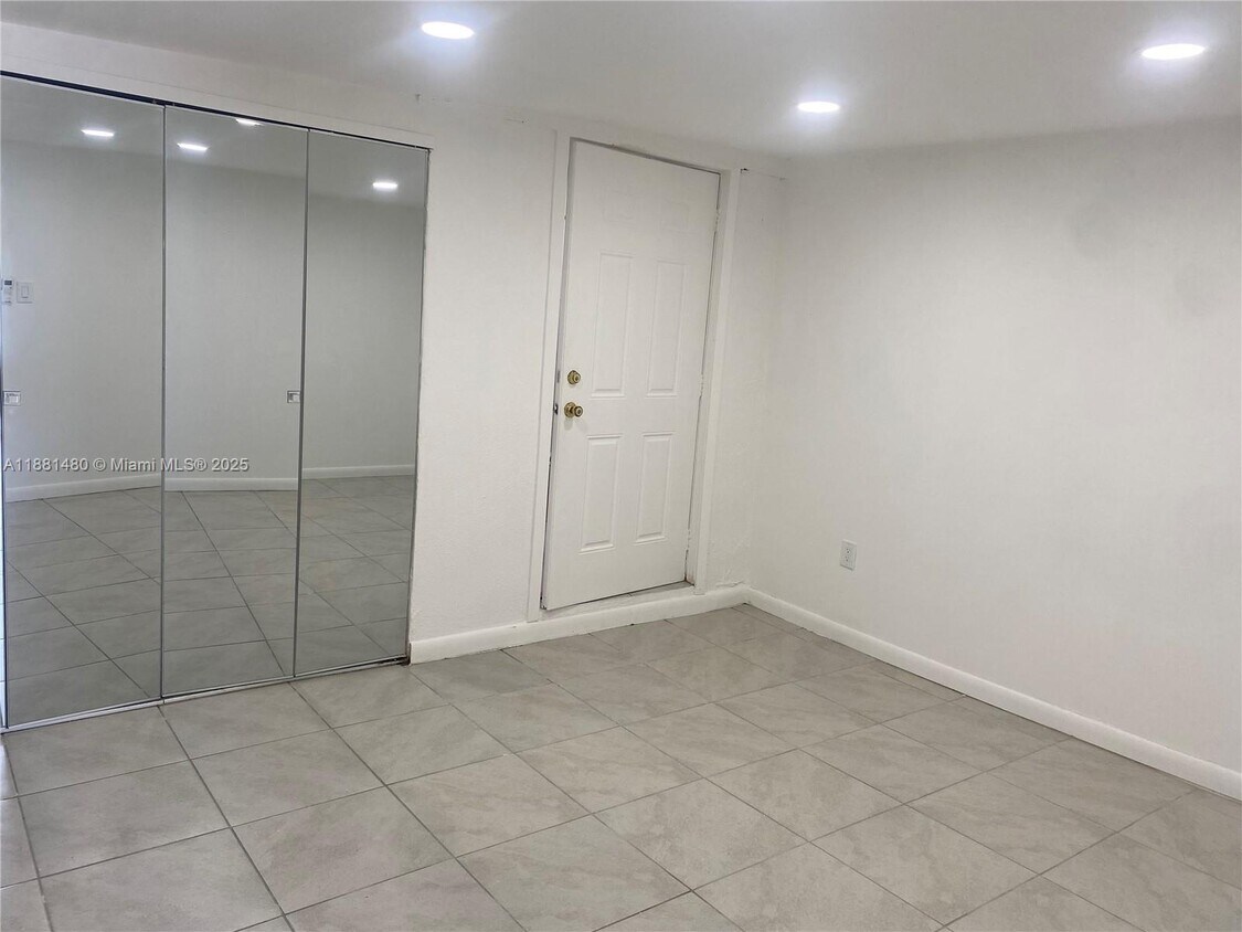 Foto del edificio - 2920 SW 79th Ave