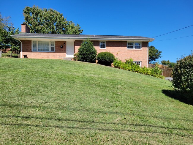 Building Photo - 508 Longview Dr