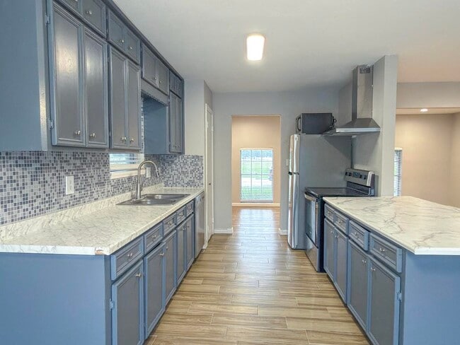 Building Photo - 5926 Darkwood Dr