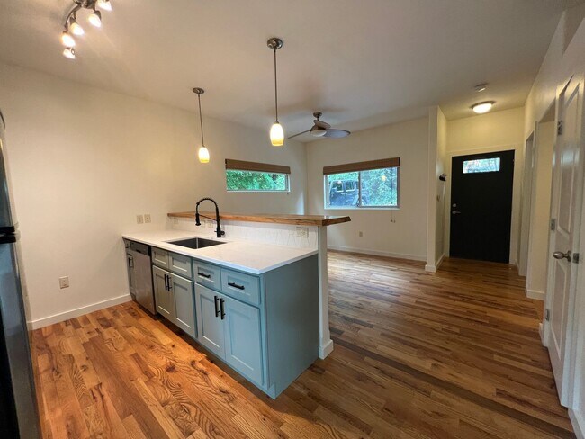 Building Photo - West AVL Home!