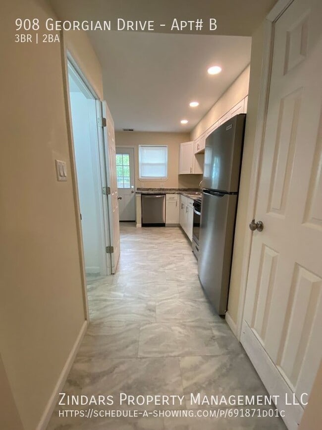 Building Photo - 908 Georgian Dr