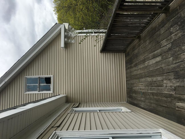 Building Photo - 22 Highland Ave