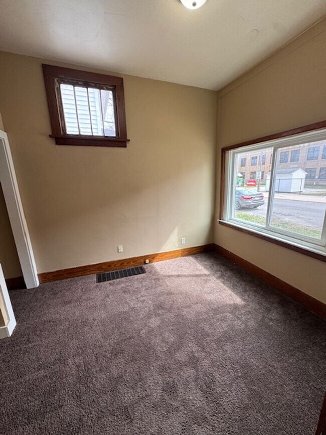 Foto del edificio - 420 Maxine Dr