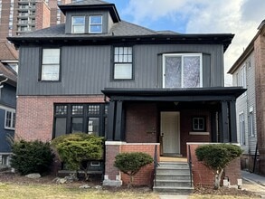 Building Photo - 762 Victoria Ave