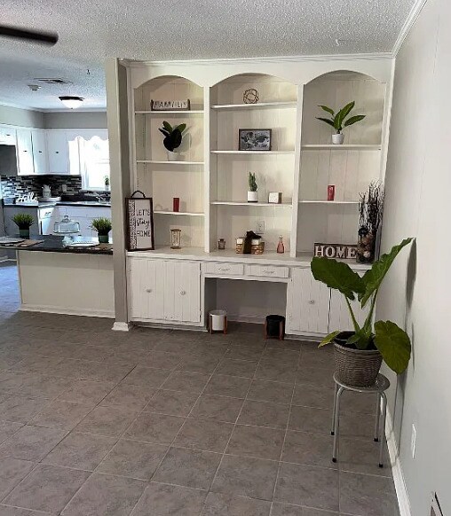 Foto del edificio - 4751 Queensbury Ct