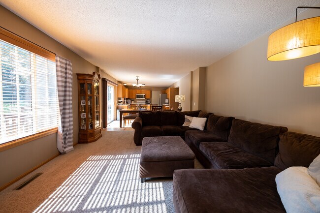 Foto del edificio - 17473 Hayes Ave