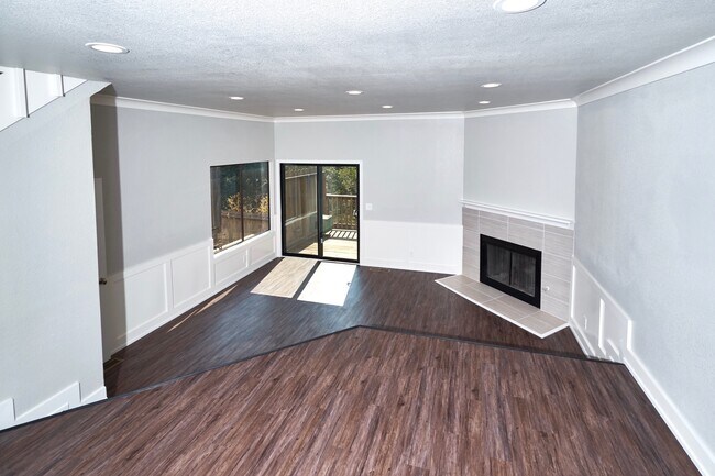 Building Photo - 5054 Wilder Dr