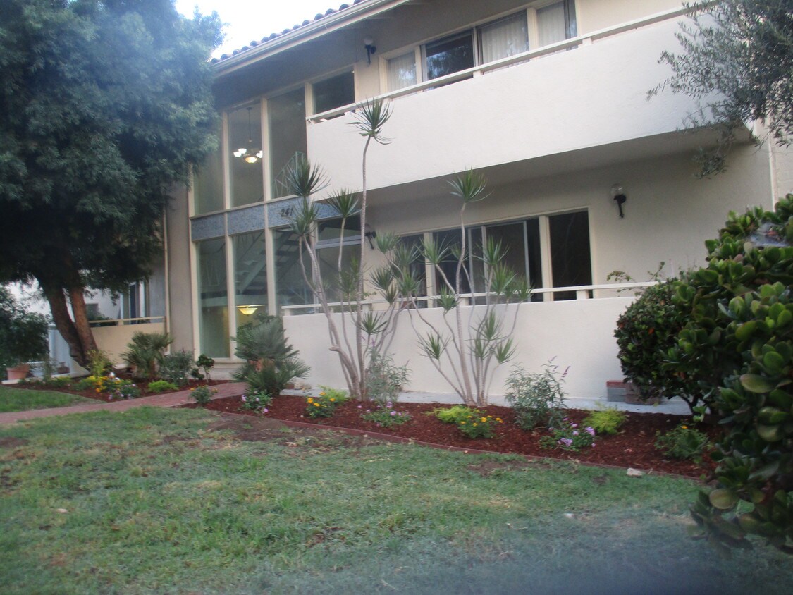 Primary Photo - 241 Palos Verdes Dr W