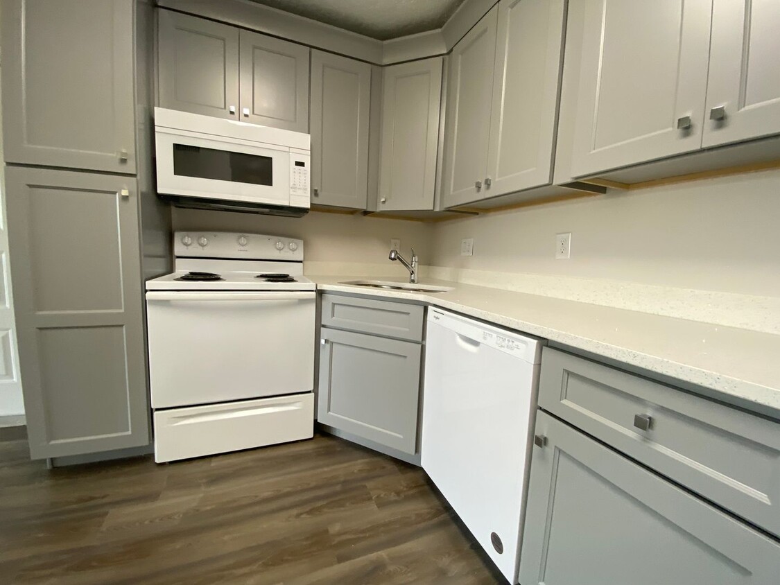 Primary Photo - Beautiful 1-Bedroom Condo in Gated East Or...