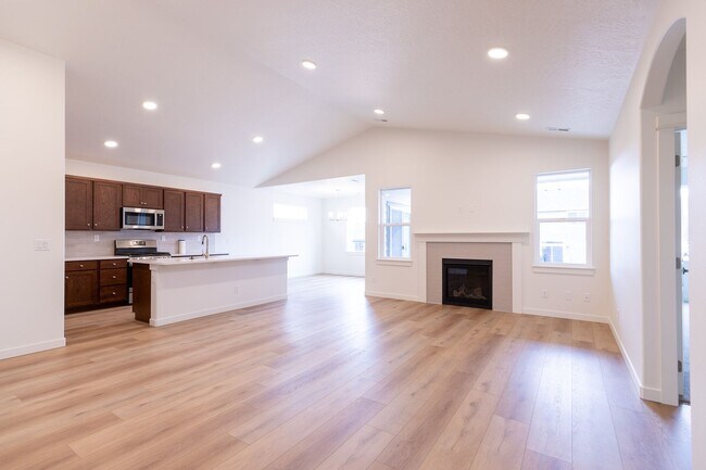 Building Photo - Brand New Rathdrum Rancher!!