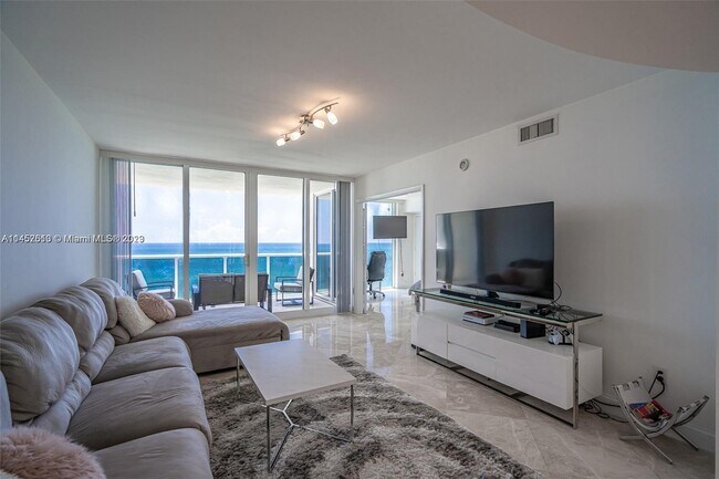 Foto del edificio - 19111 Collins Ave