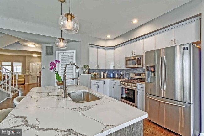 Building Photo - 13 Bridle Ct