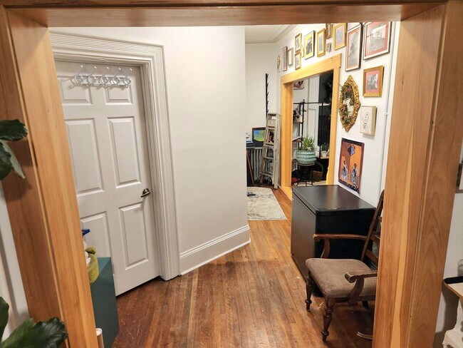 Photo du bâtiment - 3-Bedroom 2 Bathroom Apartment for Rent – ...