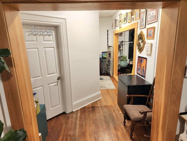 Building Photo - 3-Bedroom 2 Bathroom Apartment for Rent –  Available December 1st!