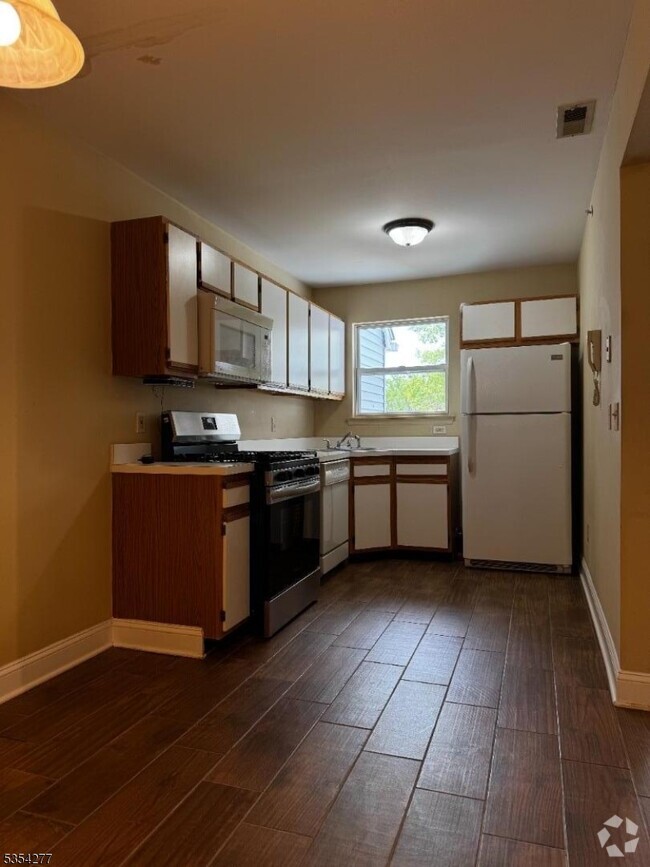 Building Photo - 388 Keswick Dr