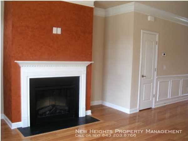Building Photo - 808 Rue Drive