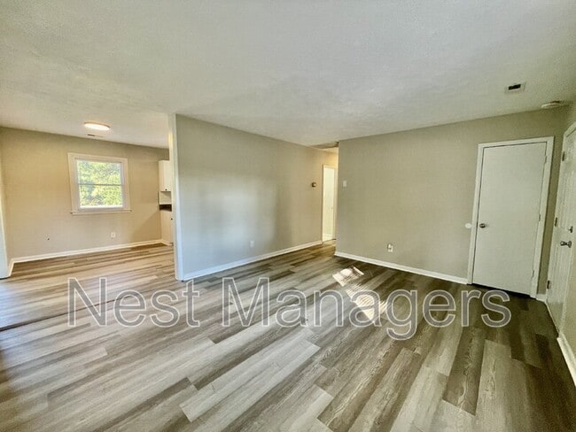 Foto del edificio - 5985 McDonald Rd