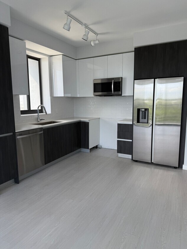 Foto principal - 107 SE 2nd Ct