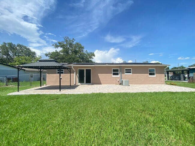Building Photo - Modern 3B/2B home in traditional Orlando n...