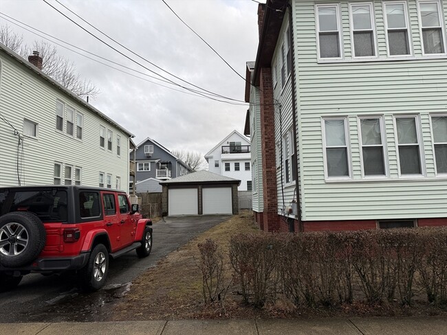 Building Photo - 44 Varnum St