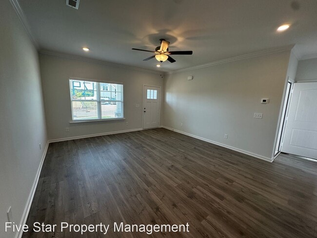 Building Photo - 4 br, 2.5 bath House - 307 Windyhill St