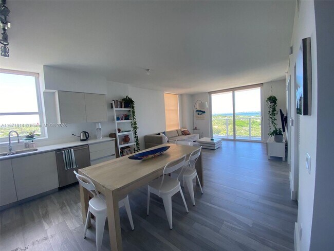 Foto del edificio - 4250 Biscayne Blvd