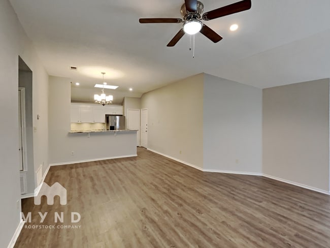 Building Photo - 4903 Pecan Estates